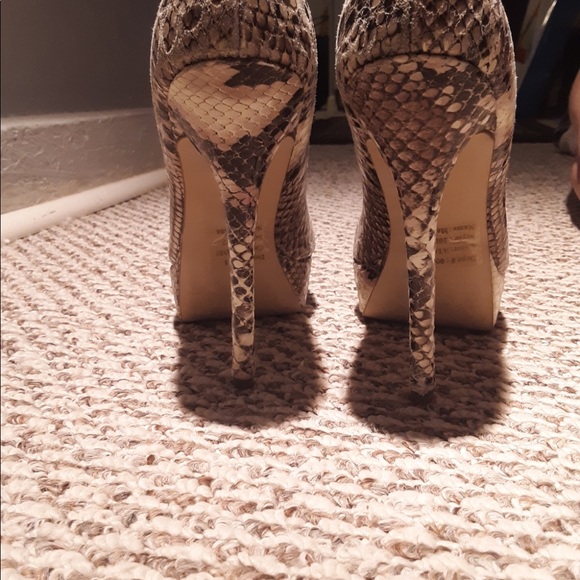 Heels 👠 - Picture 2 of 4